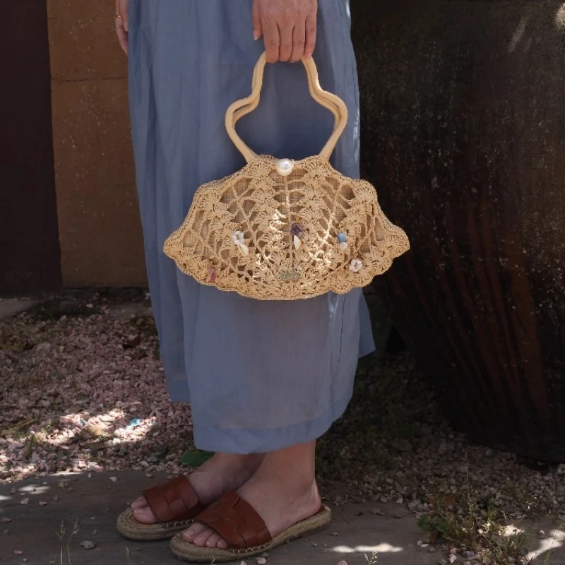 

Summer shell hollow French seaside vacation natural stone hand carry design sense niche straw bag