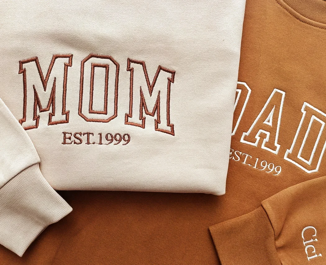 Custom Mom/Dad Embroidered Crewneck Sweatshirt, Pregnancy Announcement, Daddy Mommy to be, Personalised Mother\'s Day Gift