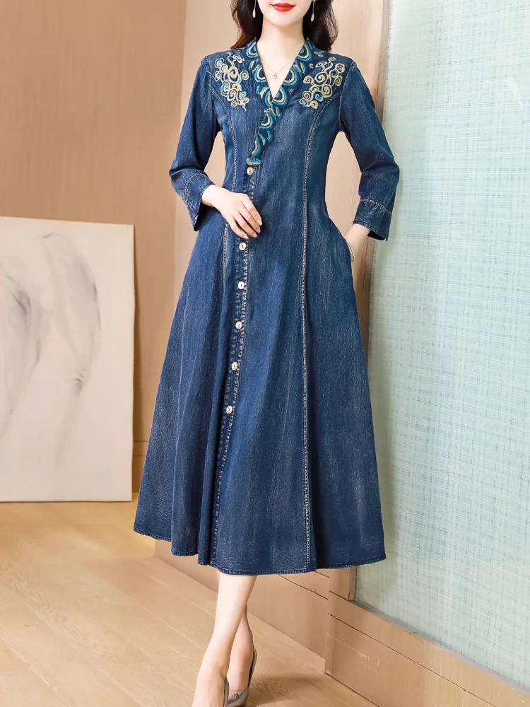 TIYIHAILEY Vestito Vintage da Donna Lungo a Metà Polpaccio in Denim con Bottoni, Stile Cinese con Ricami, Taglie M-4XL, Nuova Moda Autunno 2026
