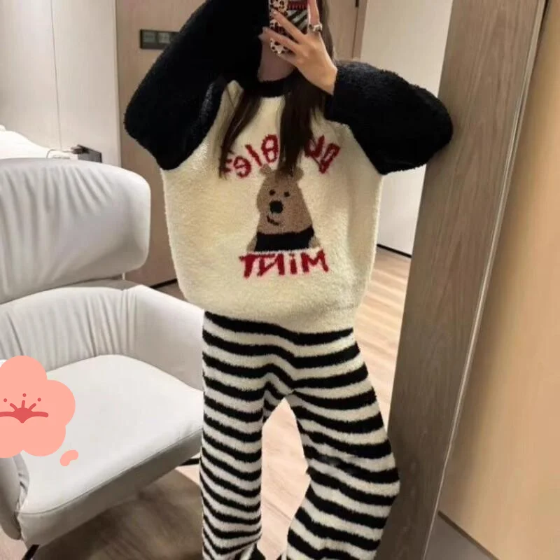 nuovo modello Pigiama da donna in pile corallo autunno inverno foderato in pile Indumenti da notte addensare tenere al caldo pigiama a mezza pile vestito homewear