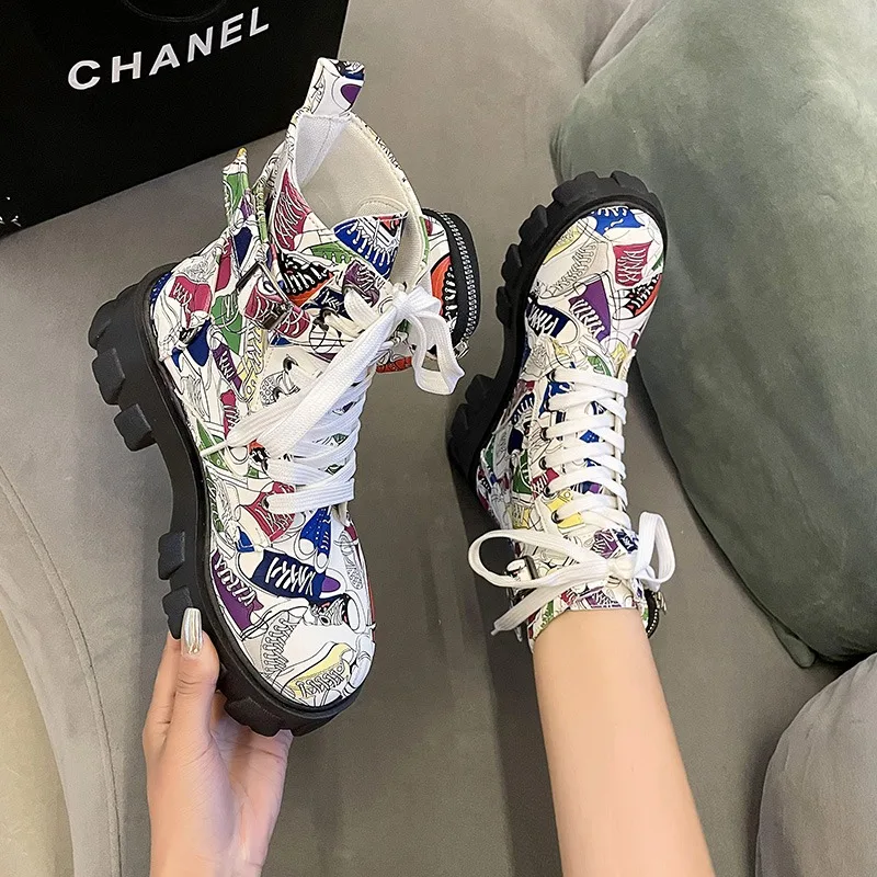 Thick-soled Ankle Boots Cartoon Anime Print Random Women's Shoes 2024 Autumn and Winter New Women's Casual Lace-up Martin Boots