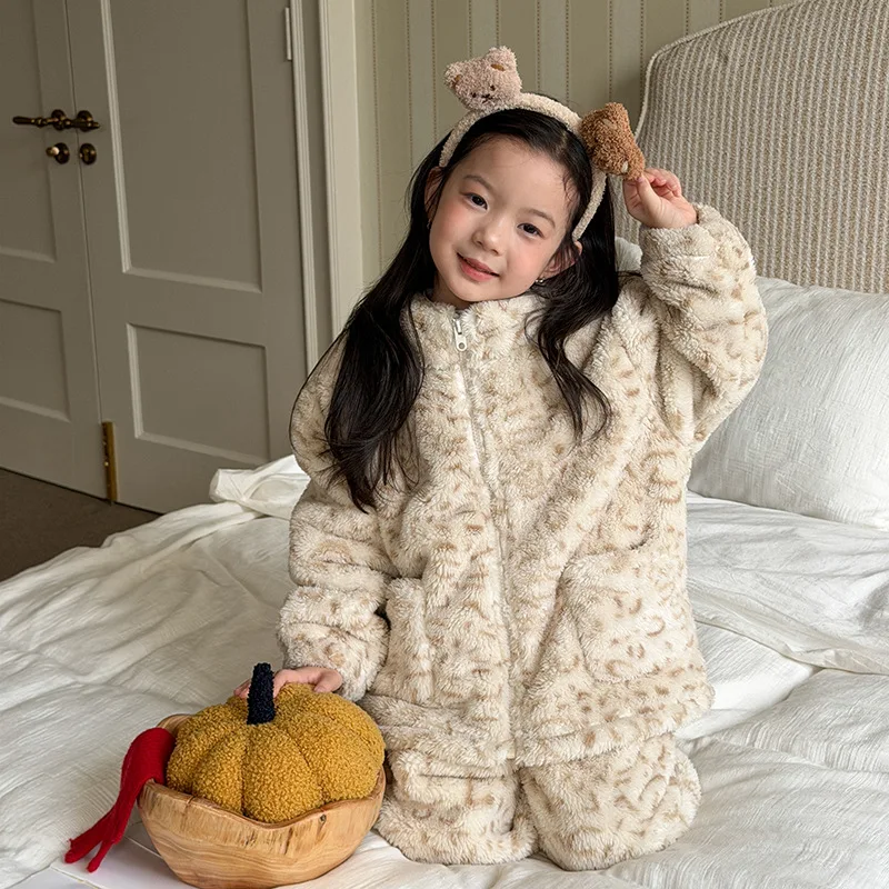 بيجامة للأولاد والبنات ملابس منزلية سميكة من القطيفة ناعمة ومريحة ملابس خارجية مريحة مطبوعة بشكل لطيف