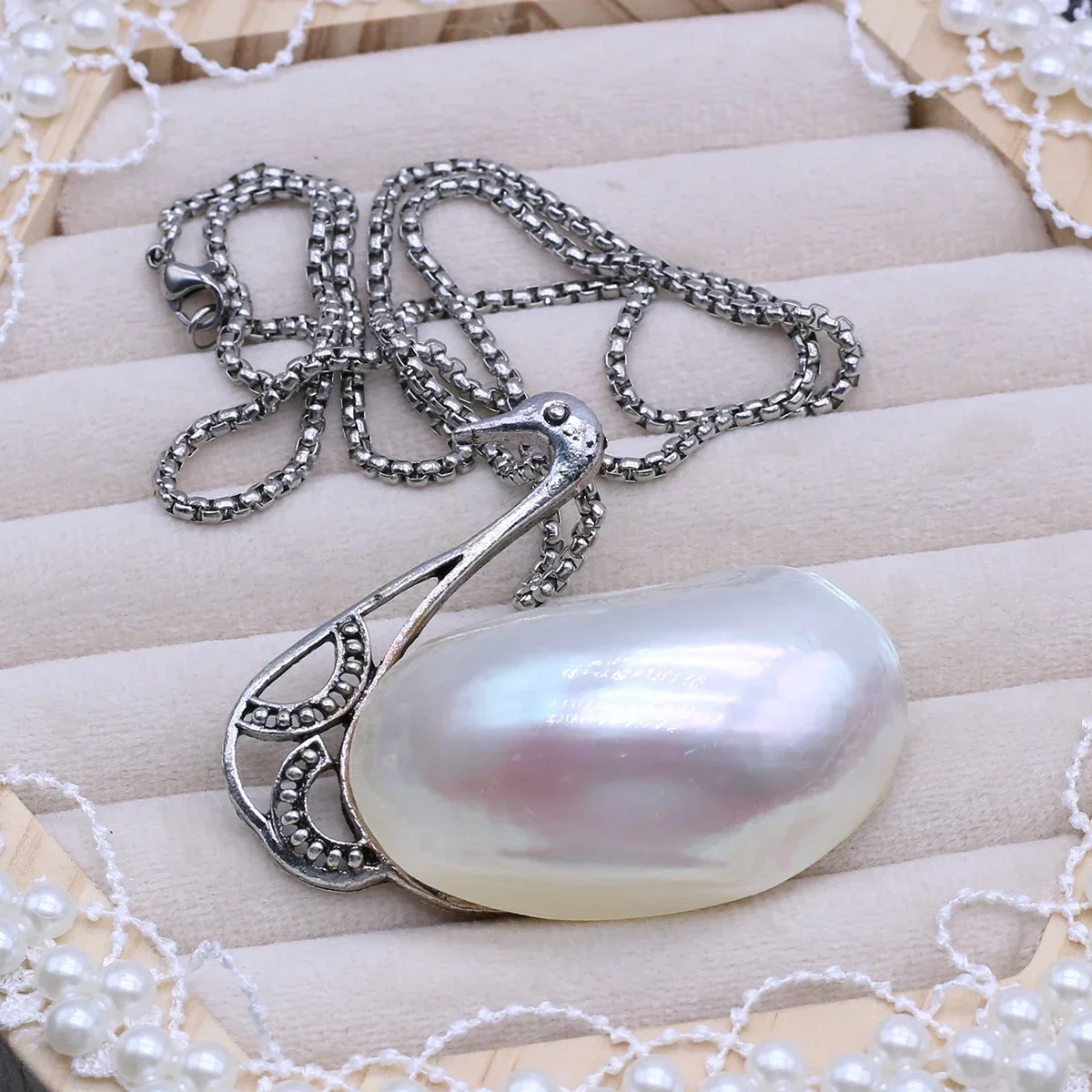 Natural Shell Irregular Egg Shaped Swan Shape Pendant Necklace Metal Chain for Women Charm Jewelry Necklace Party Gift