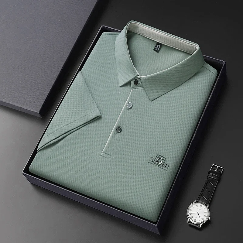 New Men's Business Casual Short Sleeved Shirt with Badge Solid Color Polo Shirt Fashionable Breathable Comfortable Versatile Top