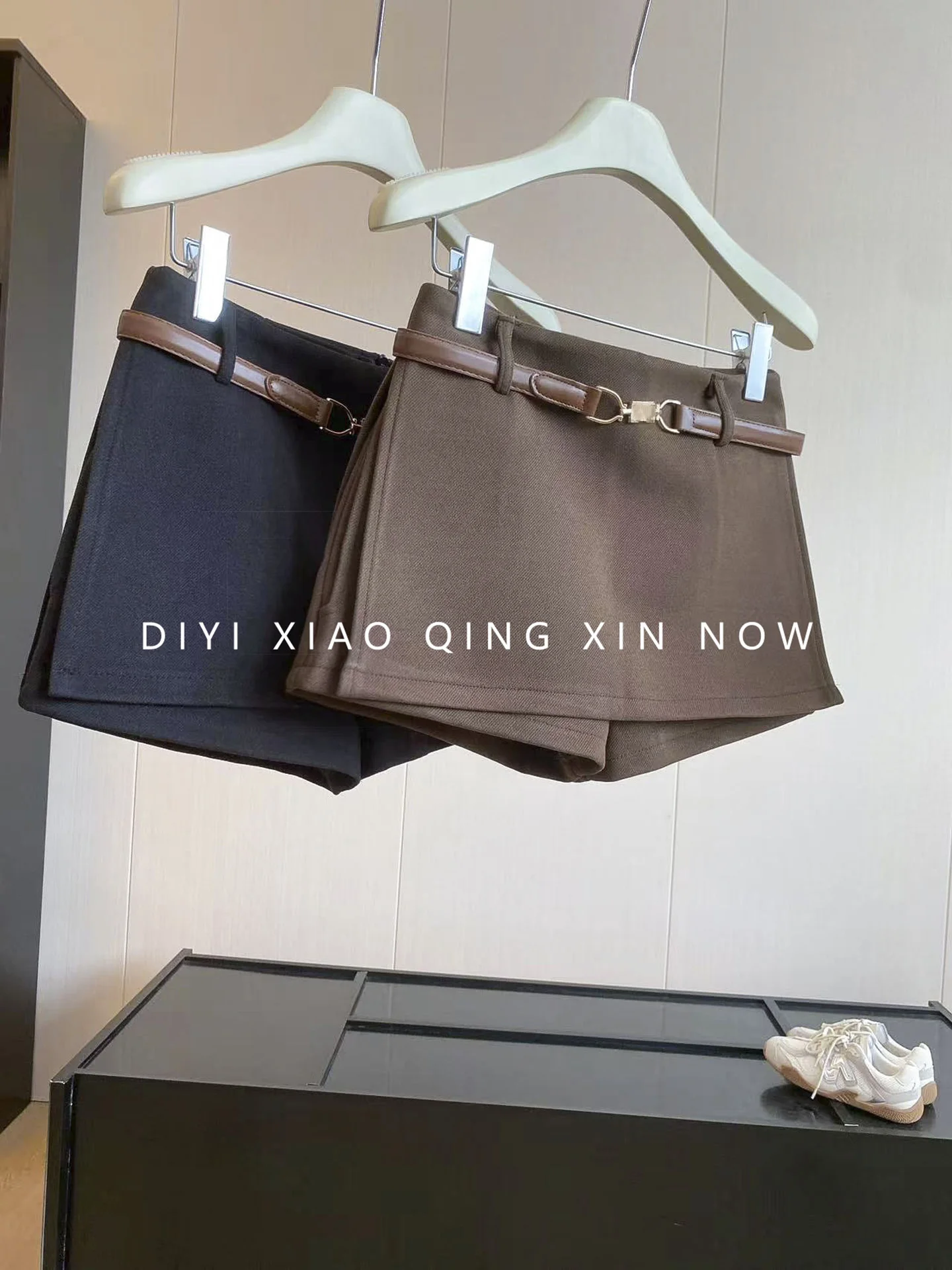 Retro Commuter Suit Skirt Pants Design Metal Buckle High Waist Versatile Short Women's Autumn New Style A-Line Skirt Pants