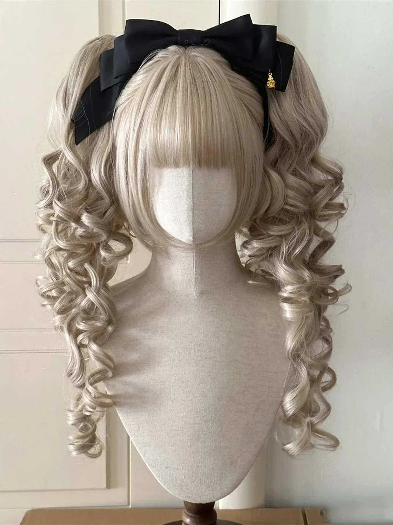 

Synthetic Princess Cut Double ponytail Lolita Wig with Bangs Girl Ombre Blonde brown White gray Cosplay Halloween Harajuku wig