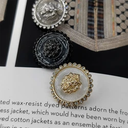 18/20/23MM Transparent Metal Rhinestone Lion Head Buttons Of Clothing High Fashion Design Luxury Shank Button For Coat Sewing