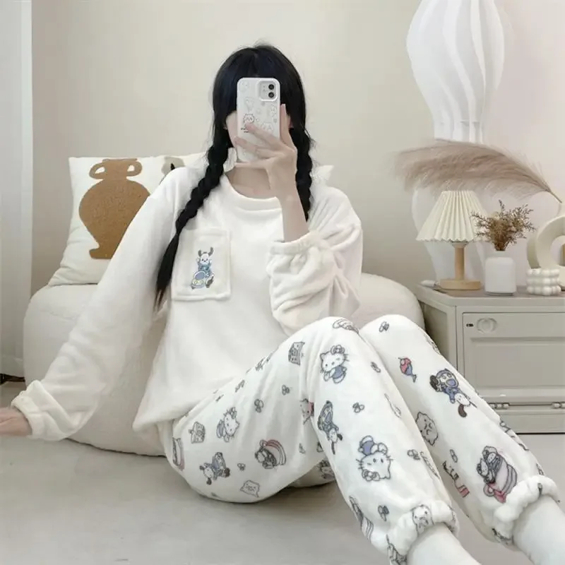 

Милый плюшевый пижамный костюм Pochacco Sanrio аниме «Hello Kitty Kuromi», коралловый бархат, утолщенная женская ночная рубашка, зимняя домашняя одежда с героями мультфильмов