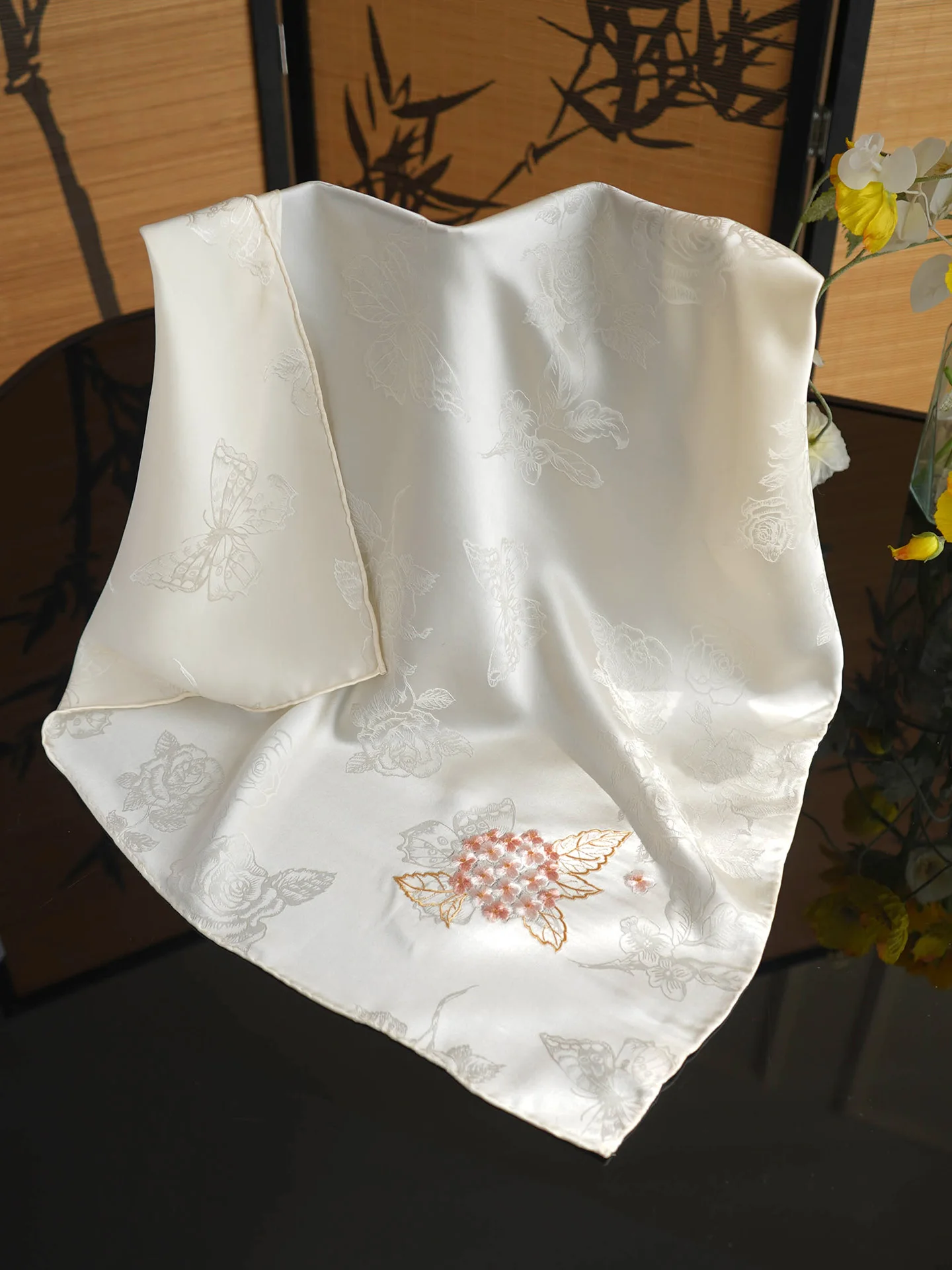 Echarpe-en-soie-brodee-ele-design-traditionnel-chinois-nouvelle-collection-printemps-accessoire-polyvalent-pour-tous-les-ages