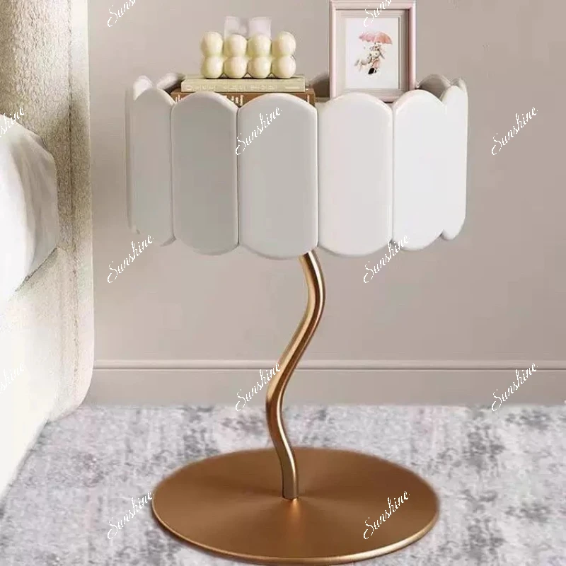 

Simple fashion art small bedside table intelligent induction cream with lamp French storage bedside cabinet