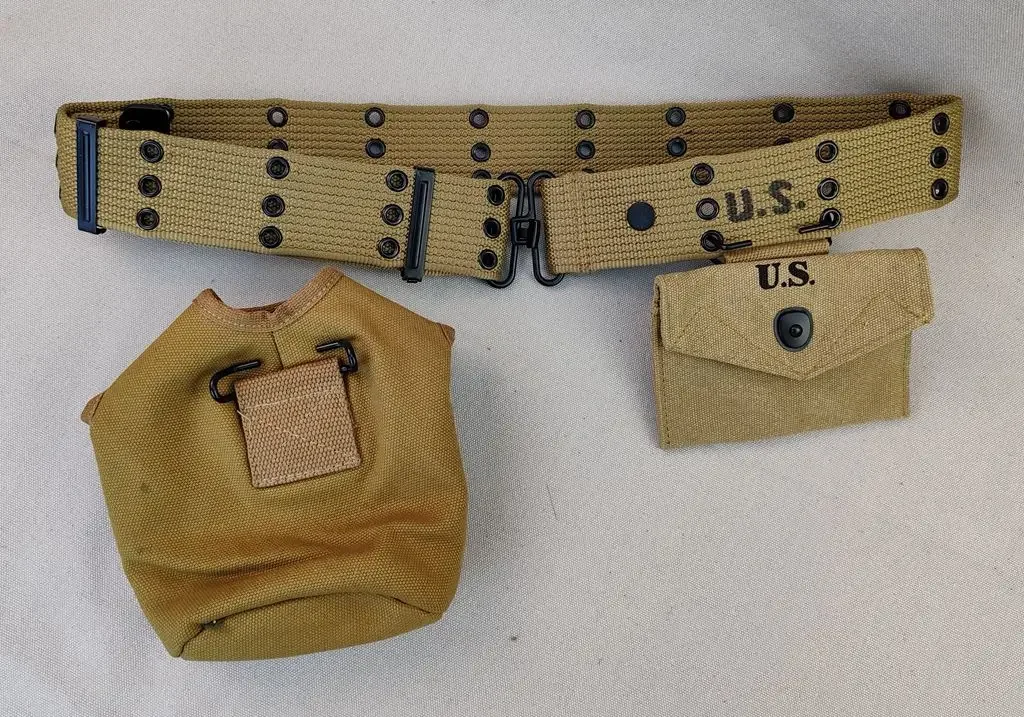 استنساخ الحرب العالمية الثانية WW2 معدات الجيش الأمريكي M1936 حزام وغطاء مقصف M1910 مع حقيبة الإسعافات الأولية لعام 1942