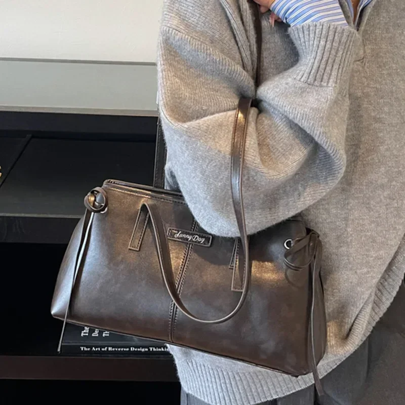 

2025 High-Aesthetic Women's Bag - Retro Large-Capacity Commuter Tote, Versatile Shoulder/Underarm/Handheld for Daily Use