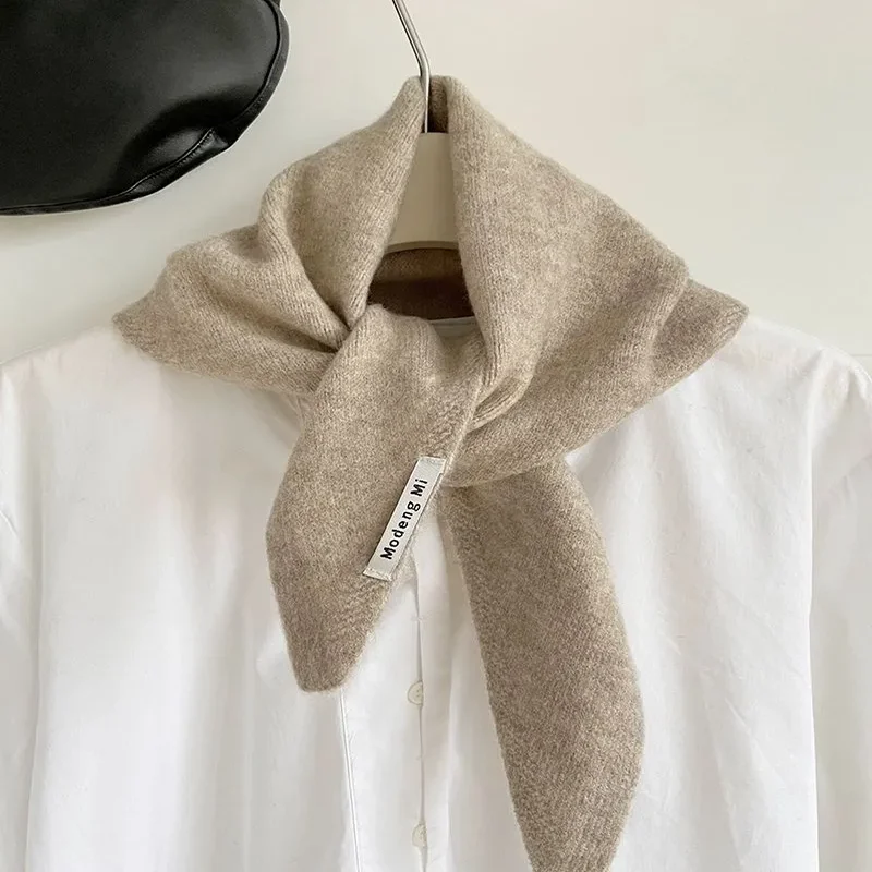 

Оригинальный нишевый бренд в британском стиле, сохраняющий шерстяной вязаный треугольный шарф, женский платок, многофункциональный теплый вязаный шарф