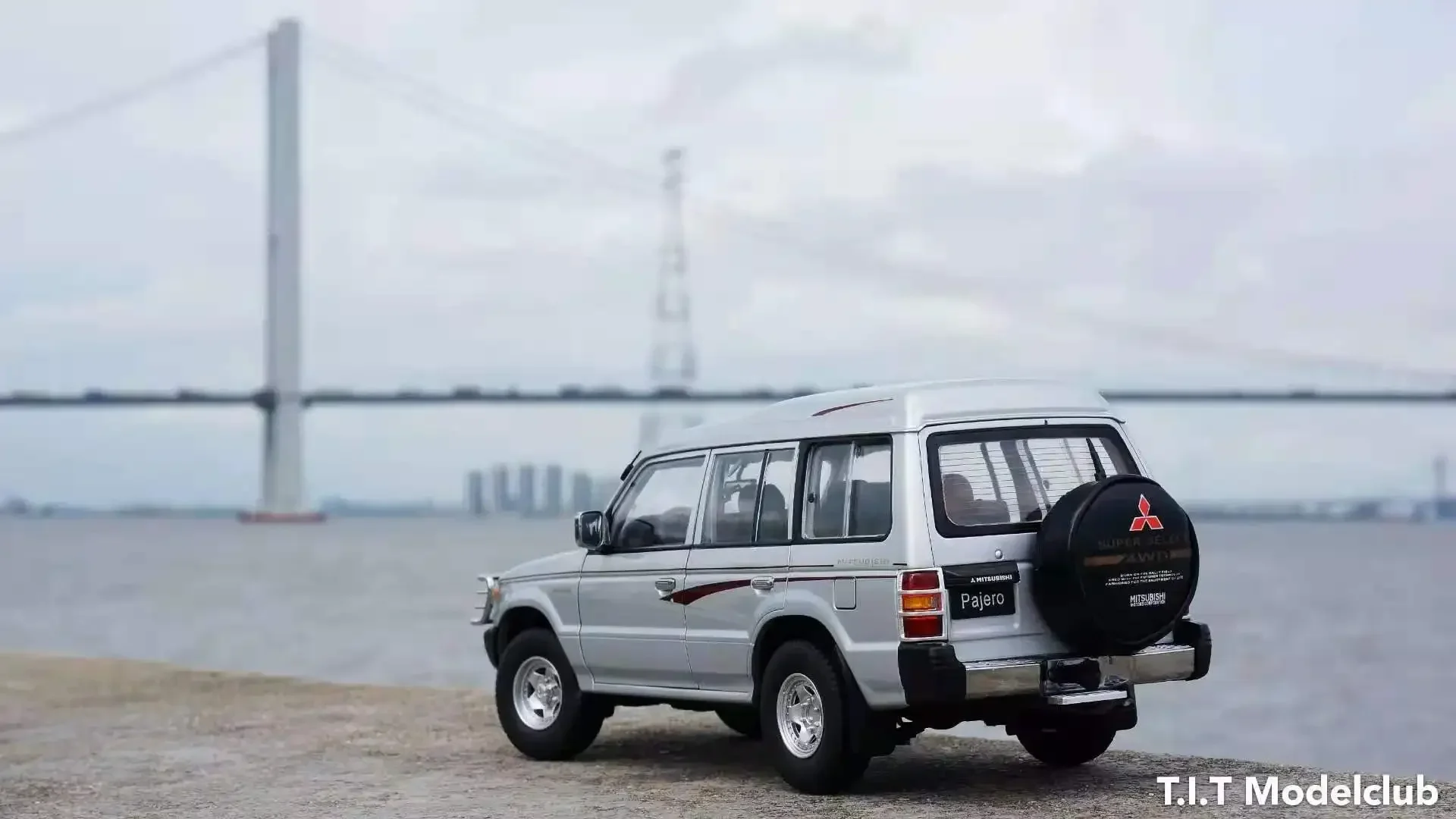 '1:18 Sunyork & MC Mitsubishi Pajero V31 Diecast Model Car  Diecast Simulation Vehicle Model