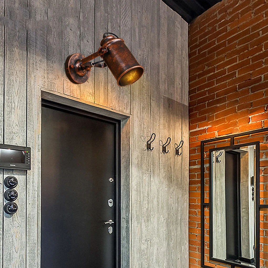 Металлический прожектор в индустриальном стиле — процесс тонкой выпечки для винтажного корпуса лампы, прочная ржавчина