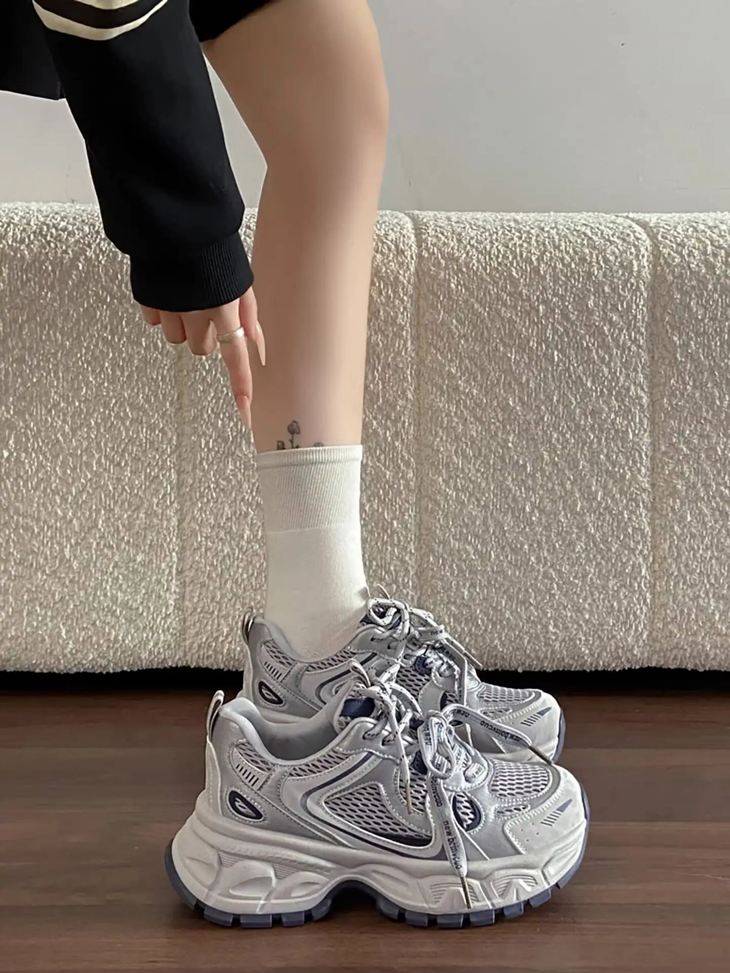 

Новые женские винтажные кроссовки на платформе для увеличения роста, весна-осень 2026, повседневные спортивные туфли для невысоких, универсальные для всех