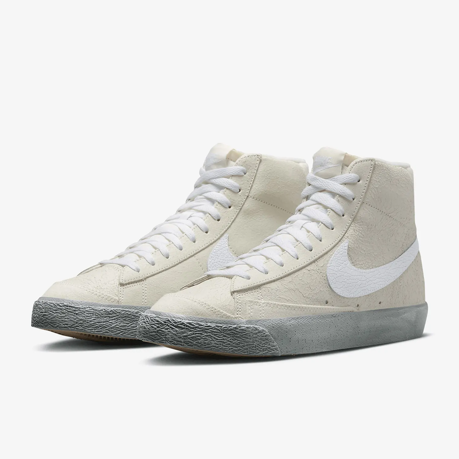 حذاء رياضي كاجوال للرجال من Nike Official Blazer Mid '77 SE DV0797-100