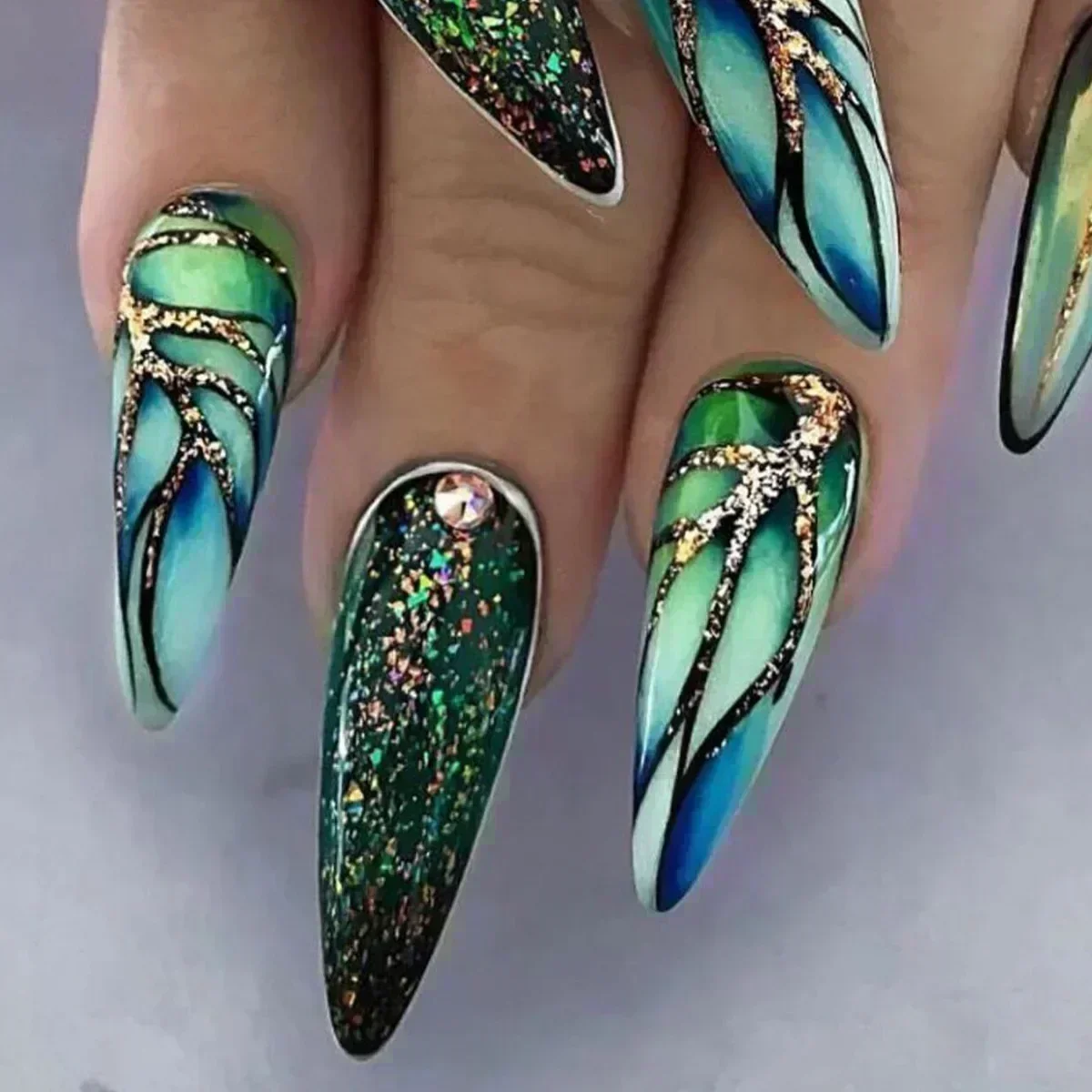 24 pçs longo stiletto imprensa em unhas caixa acrílico unhas falsas com desenhos de amêndoa folha de ouro preto francês cobertura completa dicas de