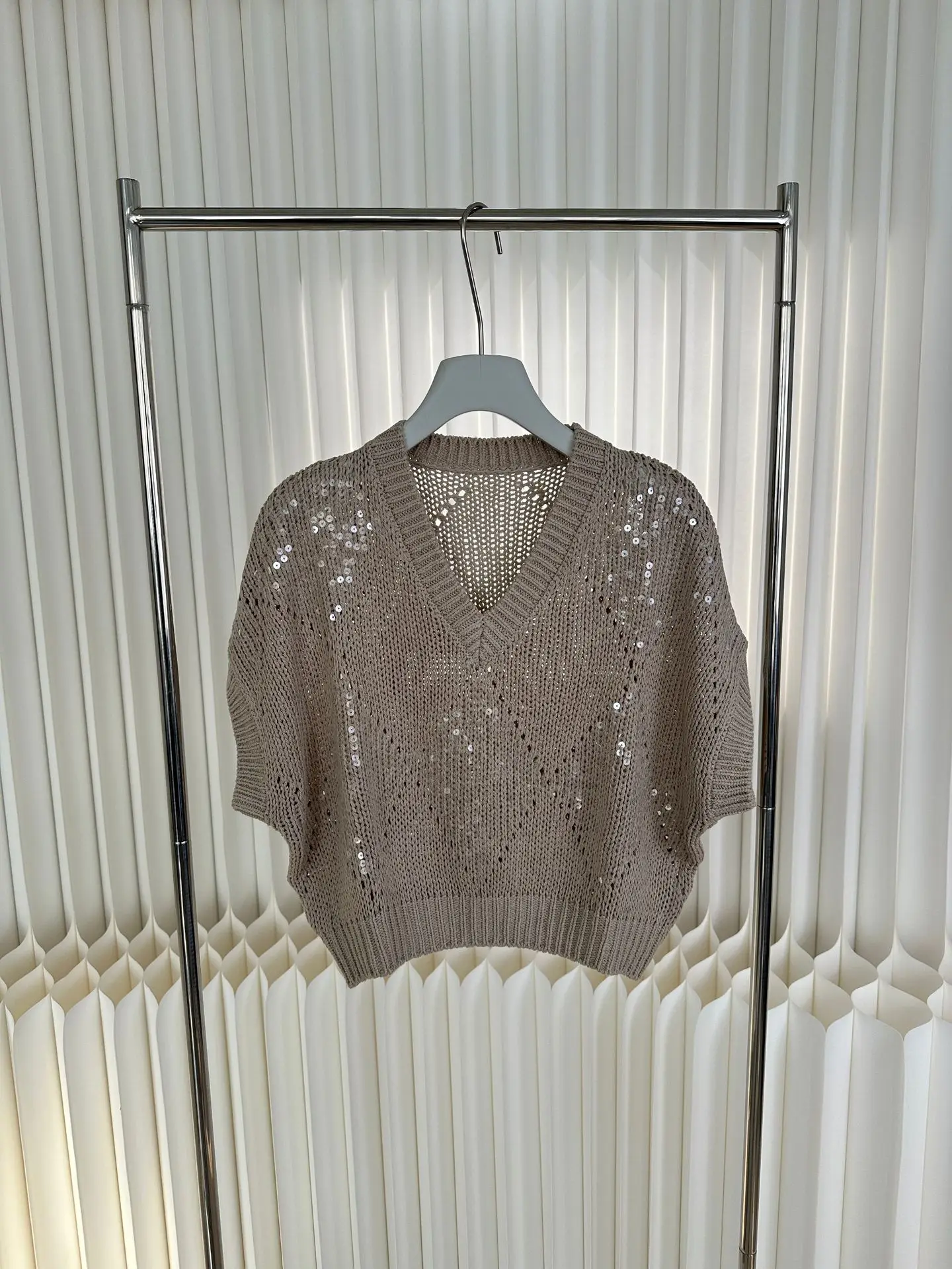 Spring And Summer Women'S Light Luxury Hollow Diamond Grid Sequin Embroidered Knitted Sweater Bat Sleeve Thin V-Neck Loose Top