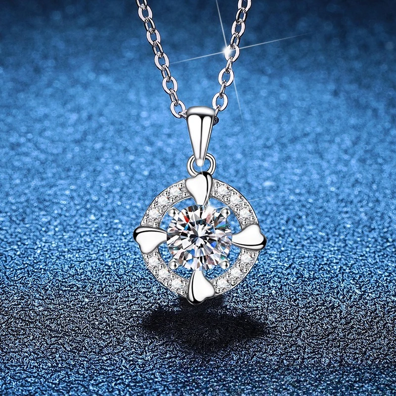 Platinum PT95018k Gold Necklace, Moissanite Necklace, Simple Rotating Heart Pendant, Valentine's Day Gift, Light Luxury Necklace