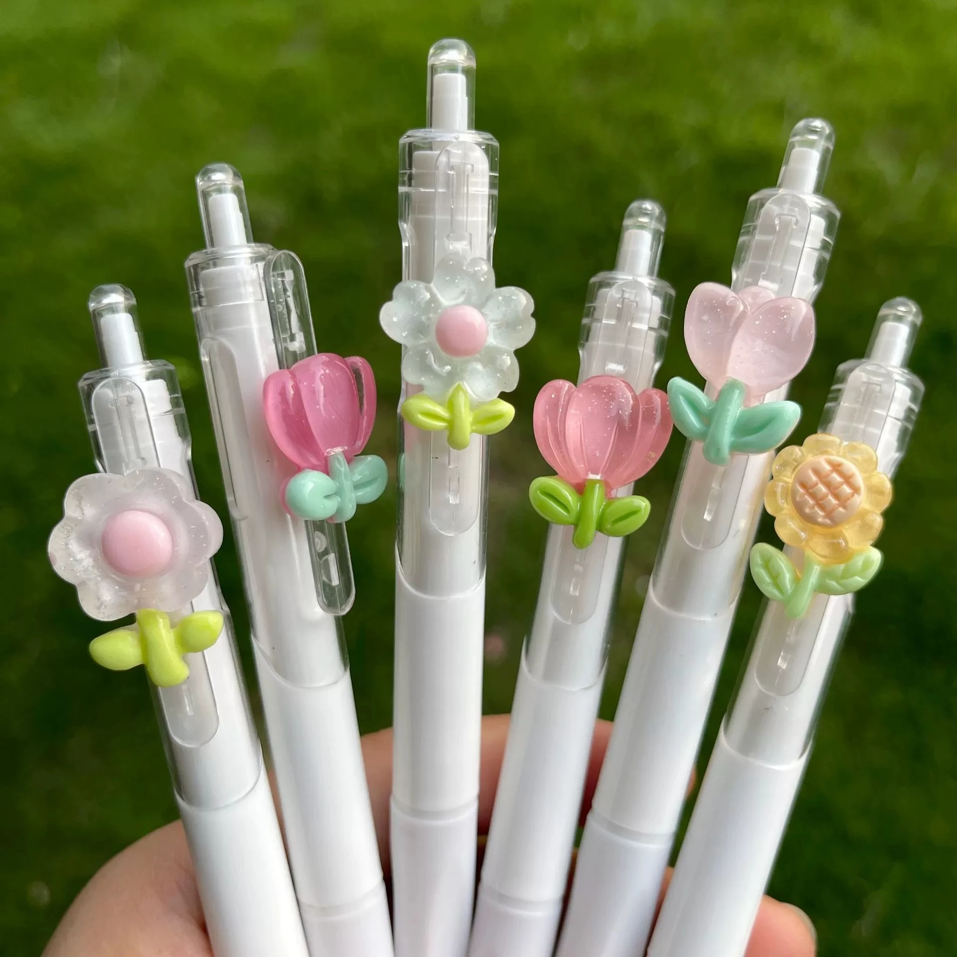 

Floral INS Style ST Tip Neutral Pen, Limited High-Quality Click Pen, Student Gift with Pendant Clip
