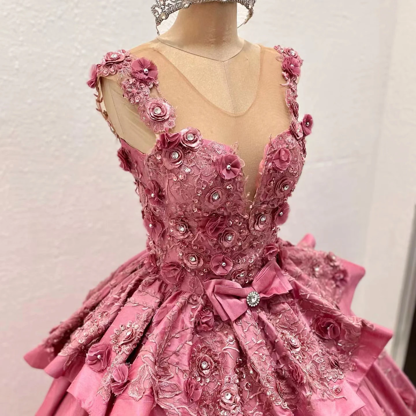 Luxuriöse rosa Quinceanera-Kleider mit Applikationen, 3D-Blumen, 16. Geburtstagsfeier, Ballkleid, Rüschen, Abendkleid, Robes de Soirée, individuell gestaltet