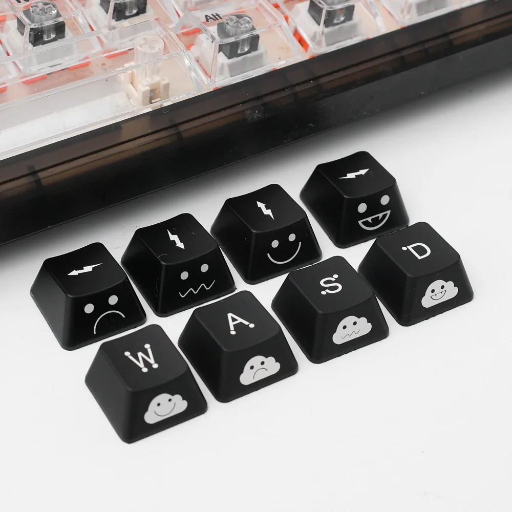 น่ารัก Emo Backlight Keycaps ชุด WASD ลูกศรทิศทางปุ่มสีดํา Broadside แสงคีย์สําหรับแป้นพิมพ์เครื่องกลสําหรับ MX Switch
