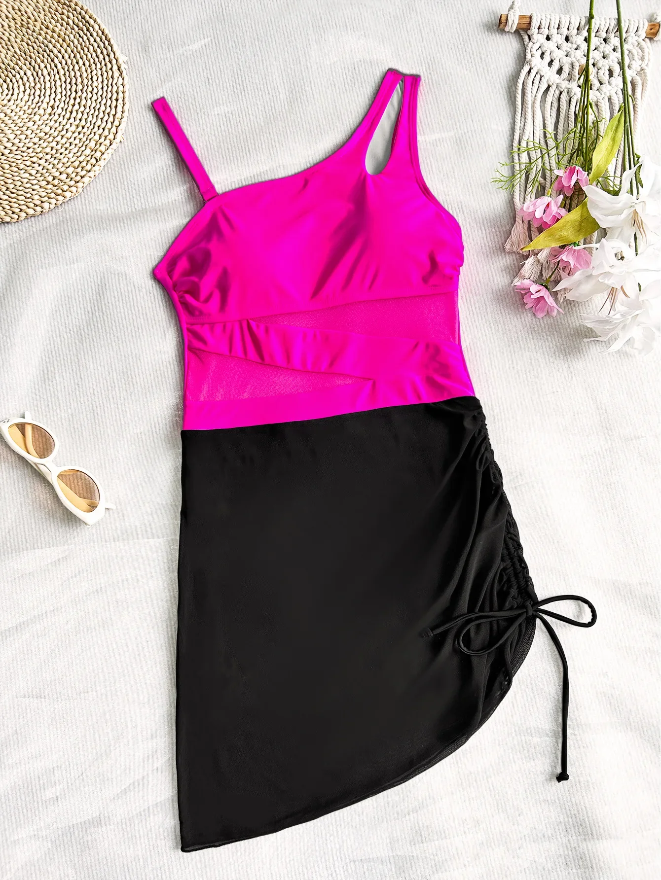 Traje de baño Sexy de una pieza para mujer, nuevo traje de baño ahuecado, conjunto de ropa de playa con empalme de malla a la moda para mujer