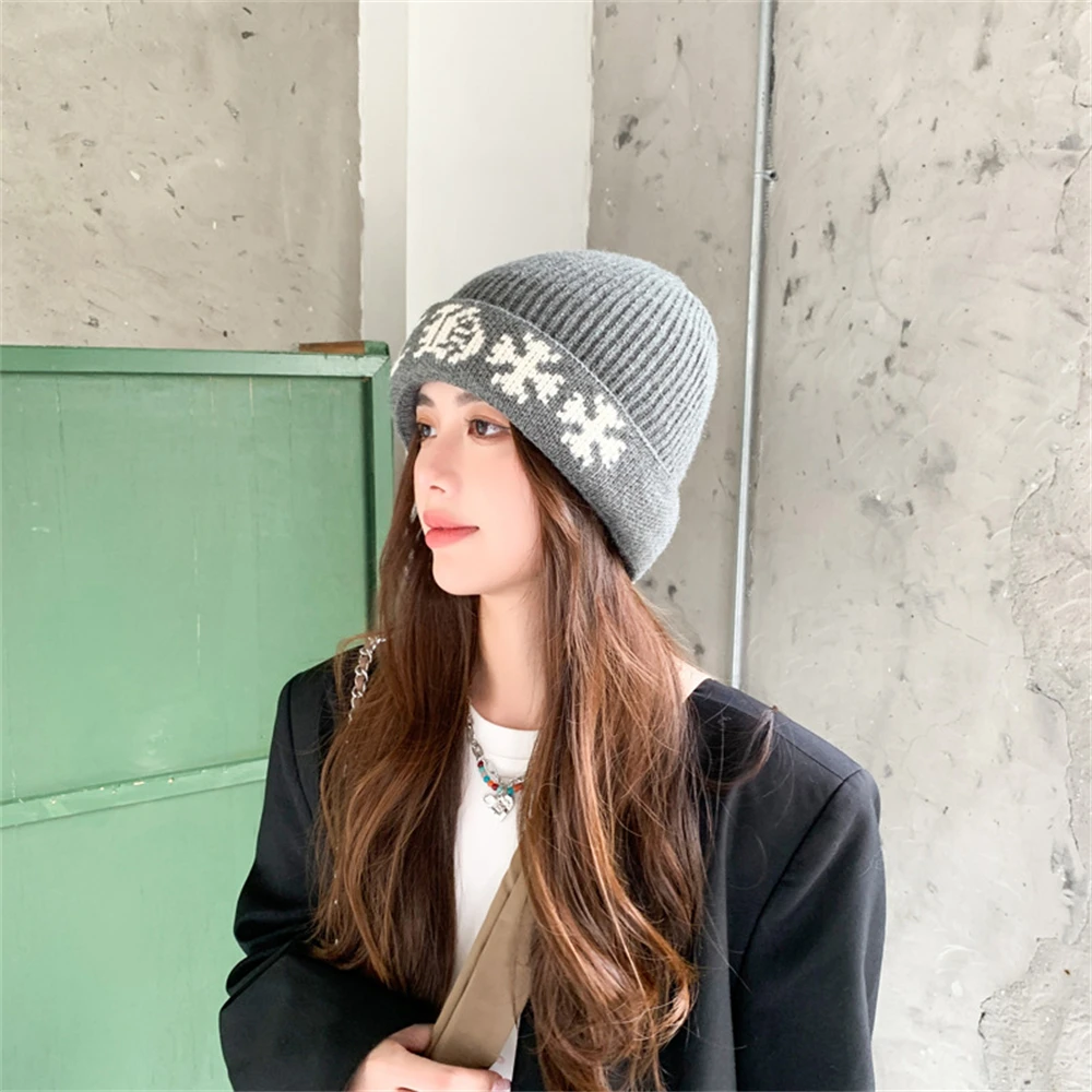 Winter Wool Cap Japanese Big Head Knitted Hat Women\'s Snowflake Jacquard Casual  Skullies Beanie Cap Loose Windproof Ski Hat