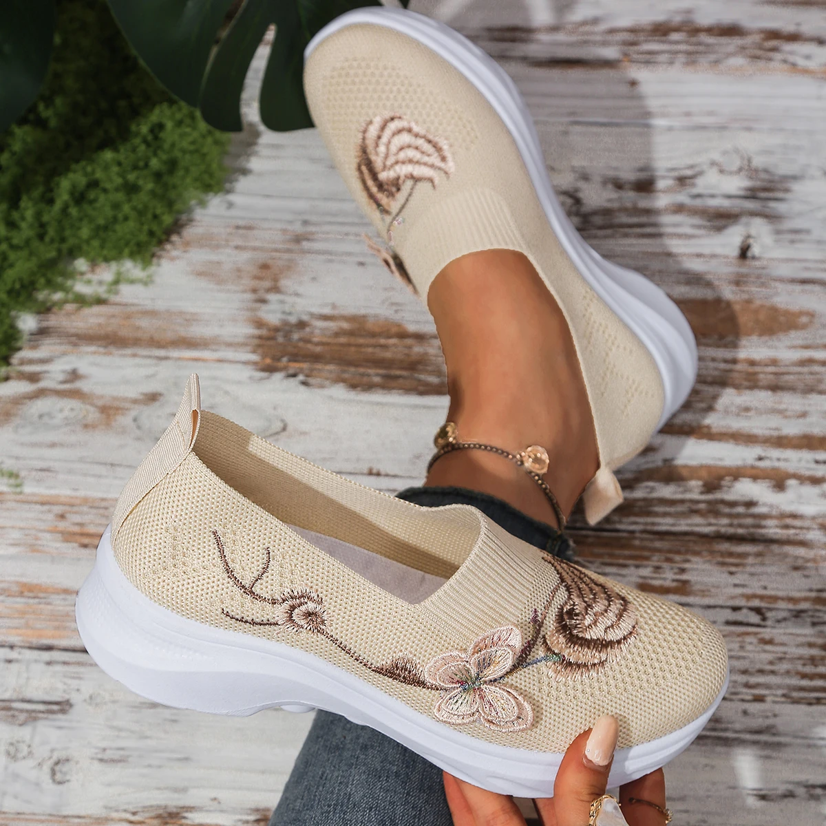 

Женские туфли с вышивкой, мягкая дышащая рабочая обувь, удобный дизайн для профессиональной среды