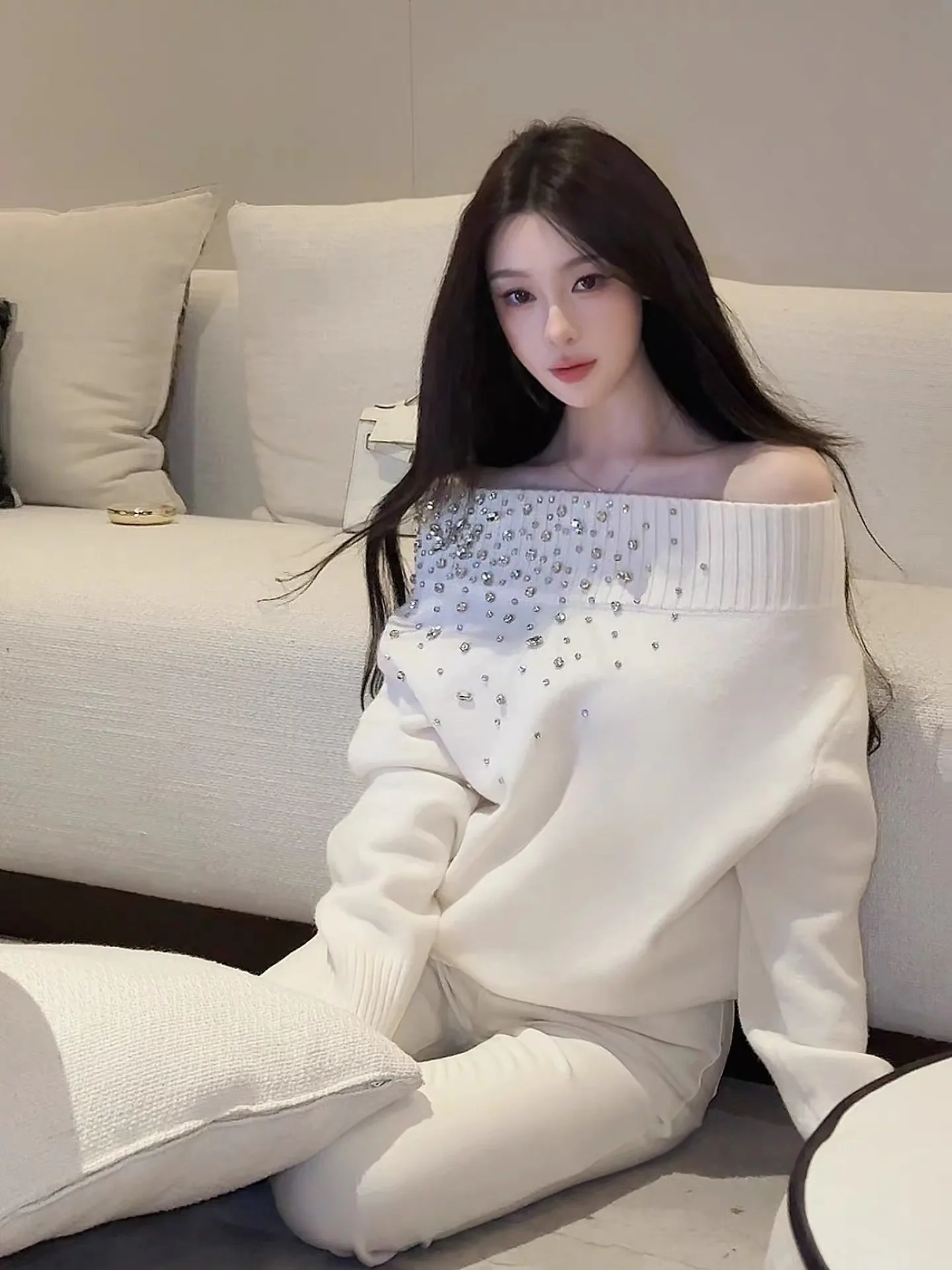 

Белый вязаный свитер с длинными рукавами и стразами, женский топ с открытыми плечами, базовый слой, корейский стиль, Pure Desire, офисная одежда