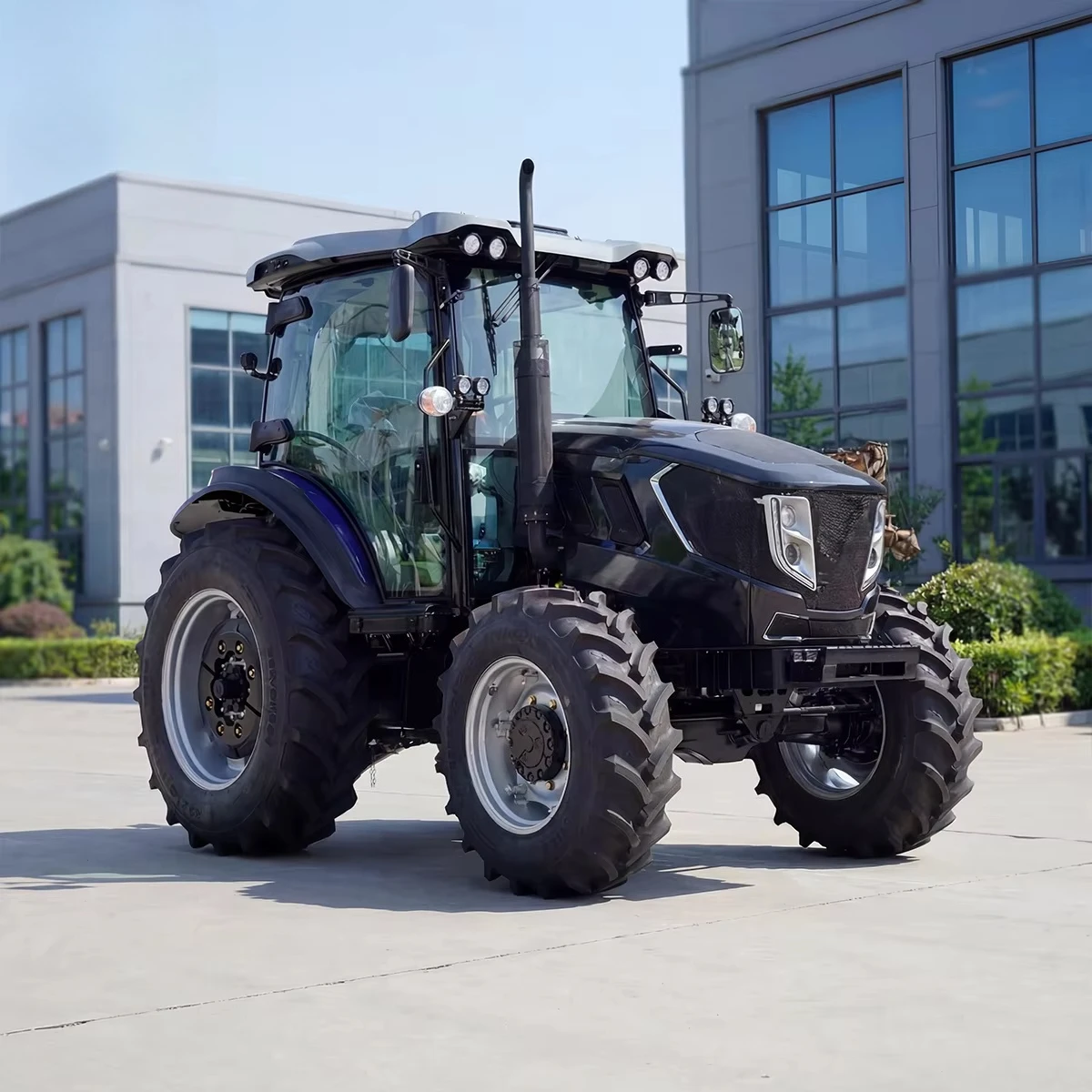 60HP-200HP 4WD Farm Tractor Compatible with Multiple Implement Attachments for Versatile Agricultural Operations