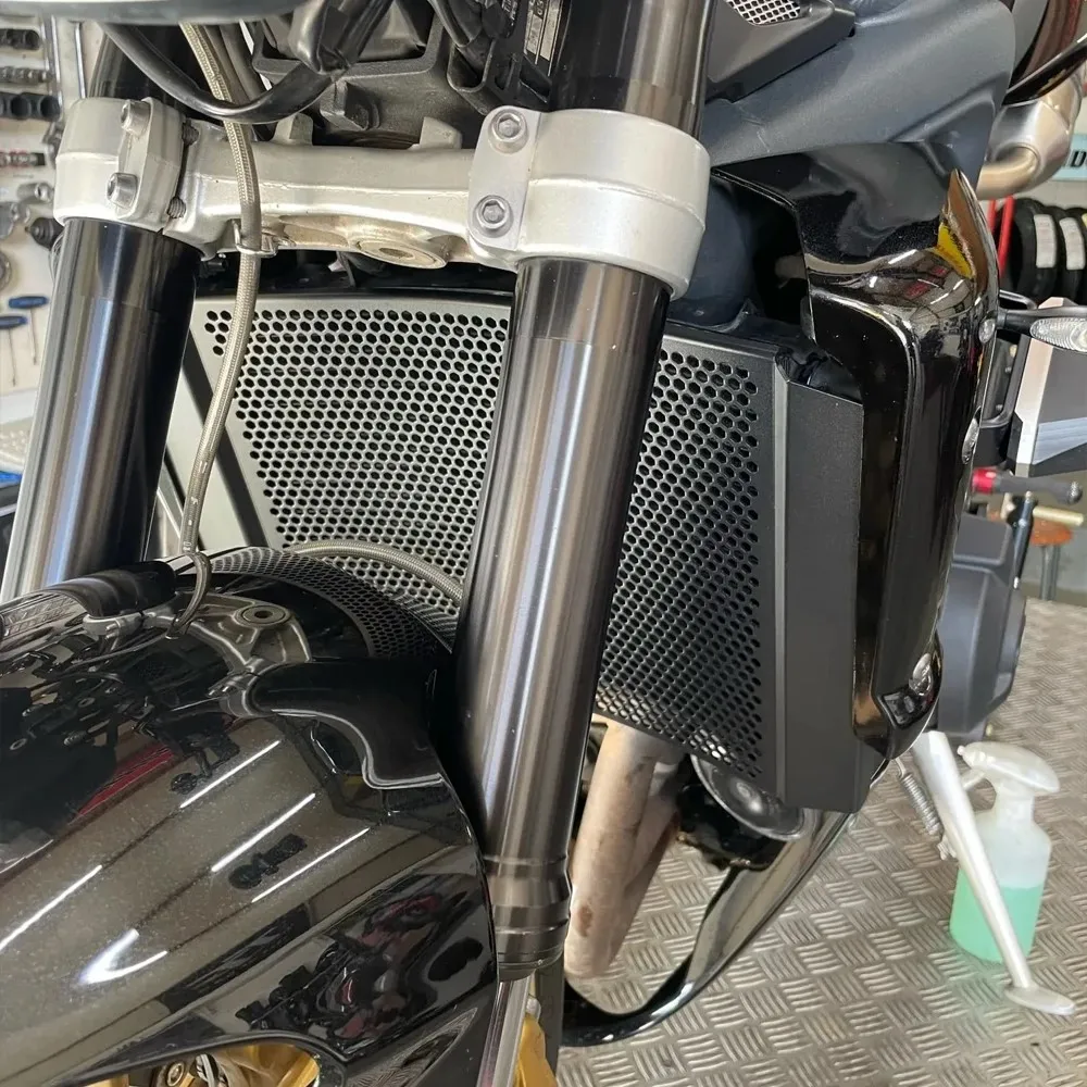 

Radiator Guard For Street Triple R Street Triple675 675 R 675R 2007 2008 2009 2010 2011 2012 - 2016 Radiator Grille Guard Cover