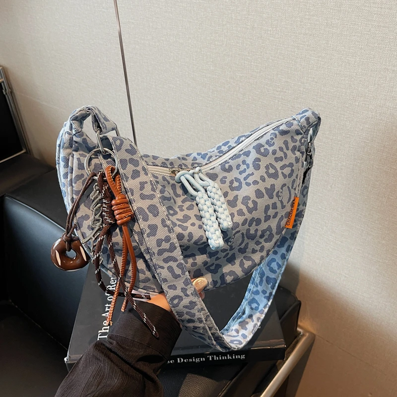 Concise Leopard Print Canvas Zipper Large Capacity Shoulder Bags 2026 Hot Sale Versatile Casual Commute Underarm Crossbody Bags