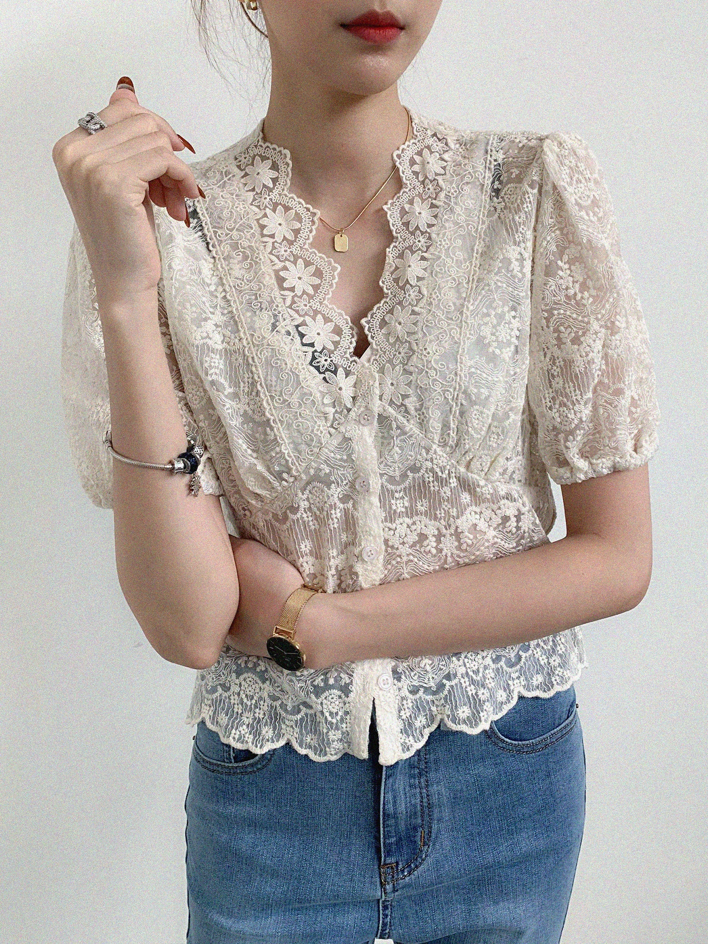 

Романтическая женская блузка JANE с коротким рукавом, V-образным вырезом, объемными рукавами-фонариками, сложной вышивкой и кружевом, с цветочным узором