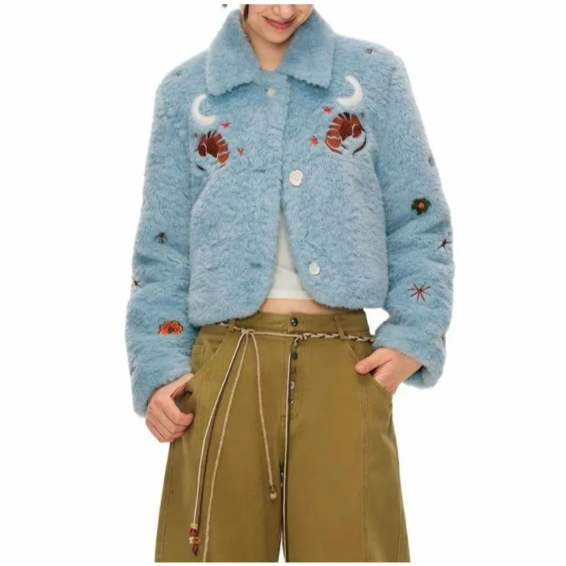 

Осенне-зимний дизайн, короткое пальто, повседневное, новинка 2025, новое короткое пальто из овечьей шерсти, плюшевое короткое пальто с лацканами, уменьшение возраста, взрыв