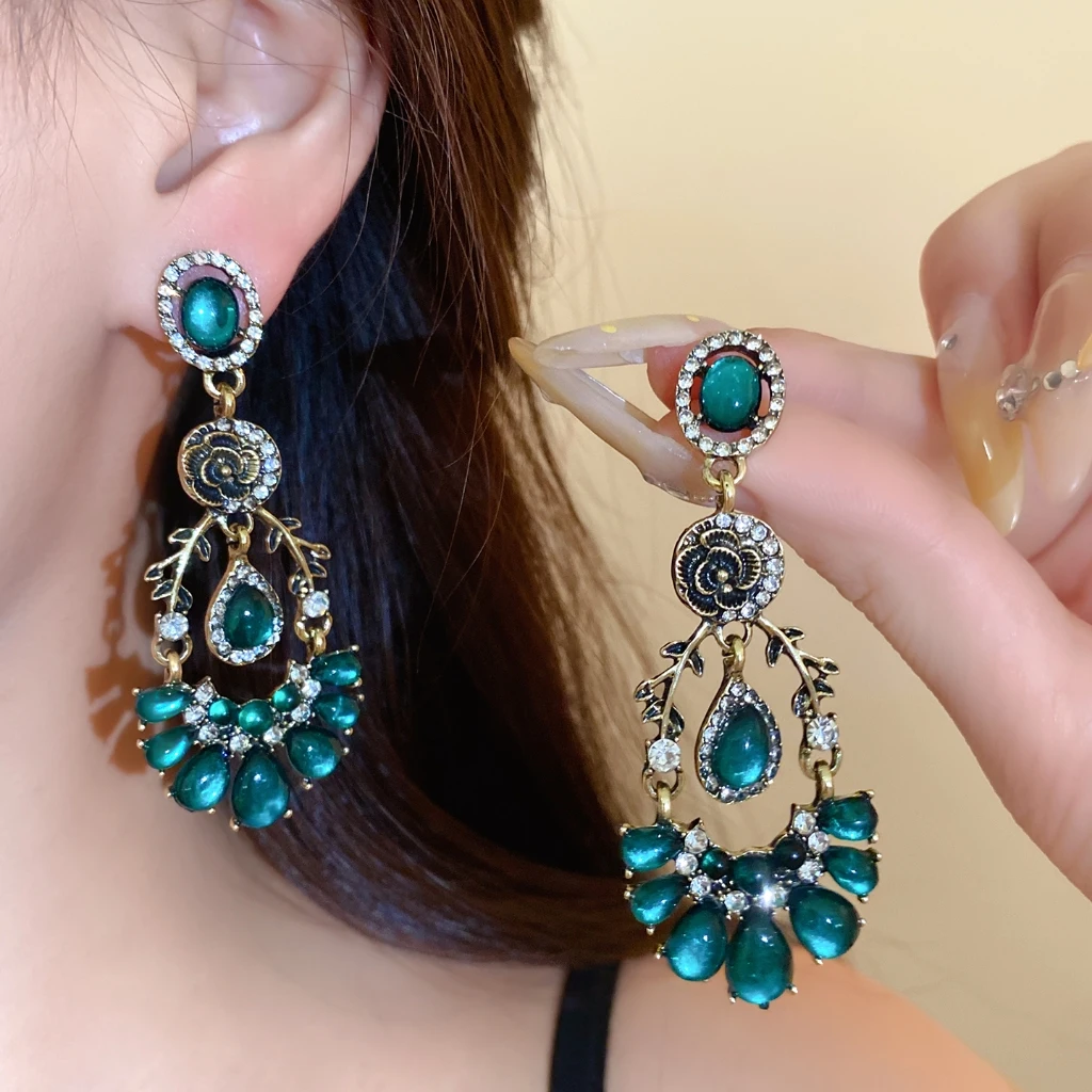Antique Gold Floral Zircon Dangle Green Resin Chandelier Earrings Retro Palace Style For Women Banquet Party Wear