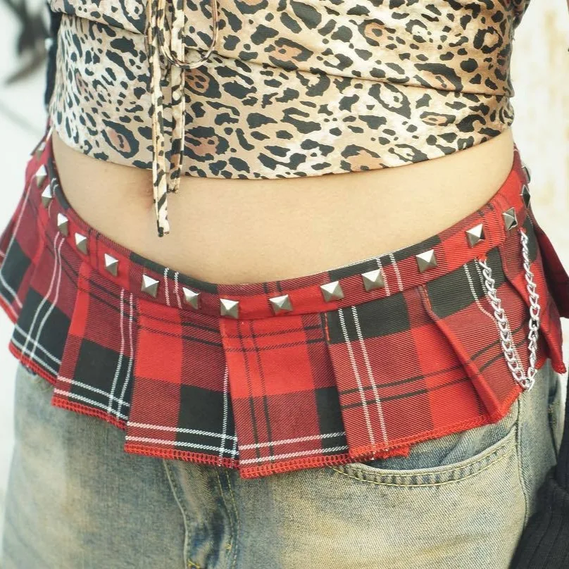 2000s European American Gothic Grunge style Trendy Red Haig Grid Rivet Chain Subculture Punk Strap Waist Harajuku pleated skirts