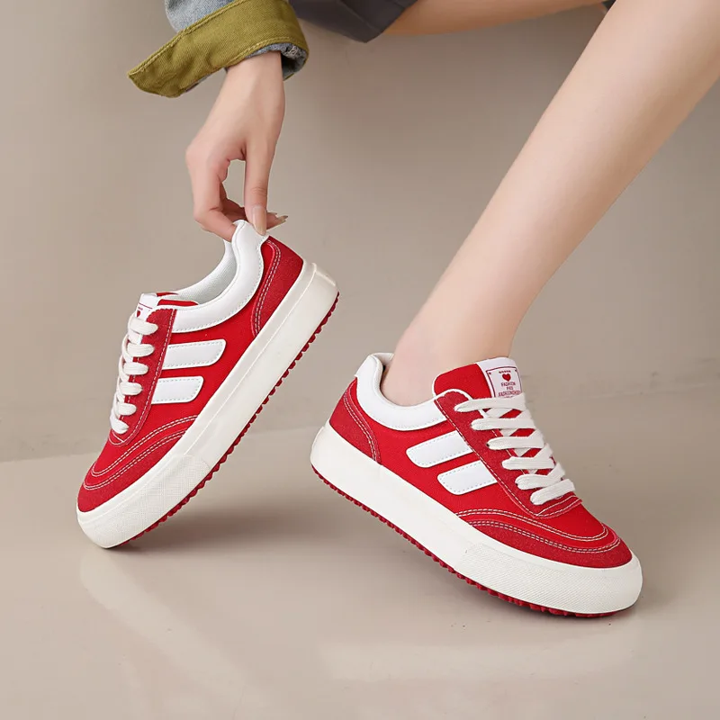 Autumn Winter Women’s Platform Sneakers Trendy Red Women Vulcanized Sneakers Non-Slip Low Top Skate Shoes Woman zapatos mujer