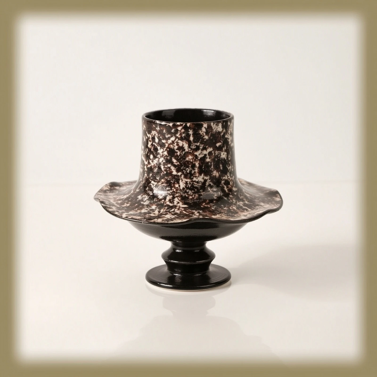 Vase with Pedestal Base Vintage-Inspired Resin Vase Vessel Artistic Scalloped for Decorators, Tabletop, Shelf