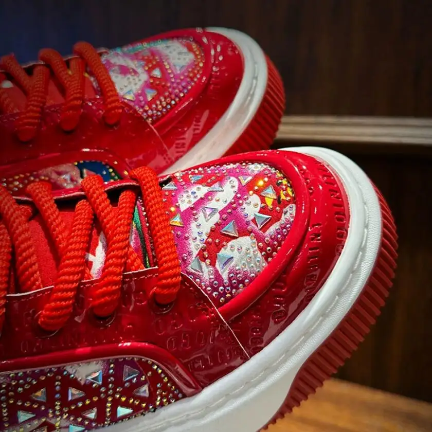 人気の紳士靴には、ダイヤモンドボードシューズ、ヘアスタイリストシューズ、ステージファッションプリント布靴A11が満載です