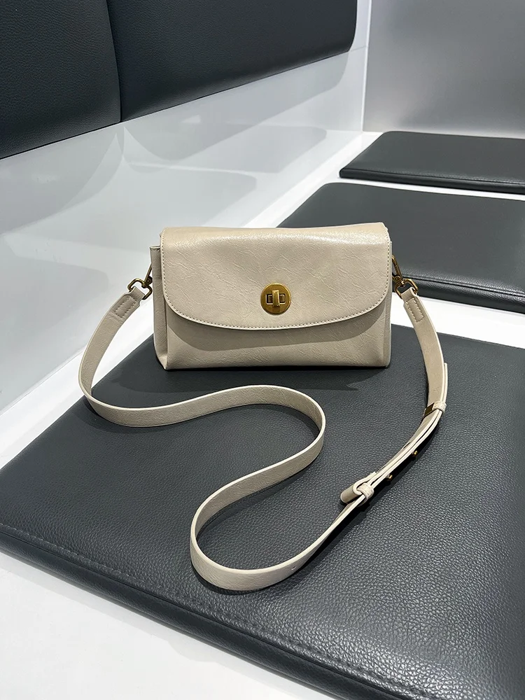 

Soft Oil Wax Leather Women's Bag 2025 New Sle Faionable Commuting Underarm Bag Crossbody Small Bag for Work And Leisure