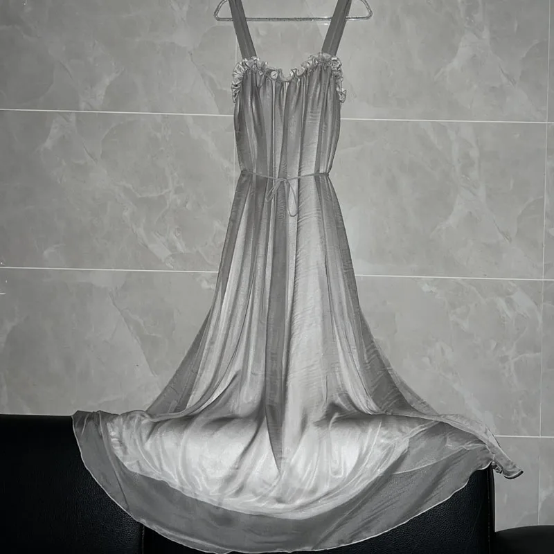 男性用セクシーな2層ボイル生地（外側）、アイスシルク生地（内側）、シルキーな肌触り、柔らかく光沢のある、シシーフリル付きサスペンダーロングドレス、女性用ゆったりドレス