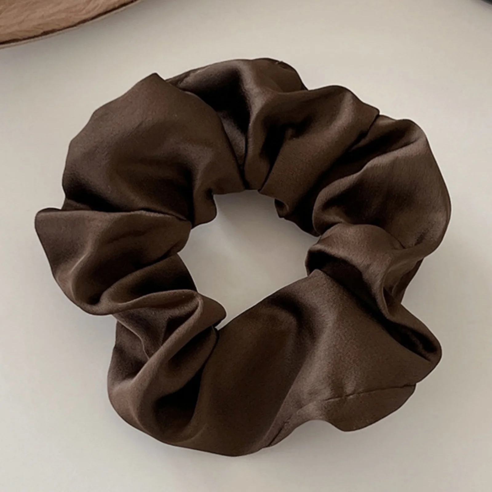 4 Stück einfarbige, große Haargummis, große Haargummis aus Satin für Damen. Benötigt eines weichen Knoten-Designs, die für alle Haartypen geeignet sind – Detail 5