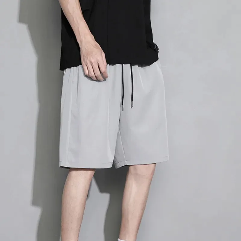 Sommer-Sportshorts für Herren mit lockerer Passform und mittlerer Taille, leichte schwarze Eisseide, fünf Punkte