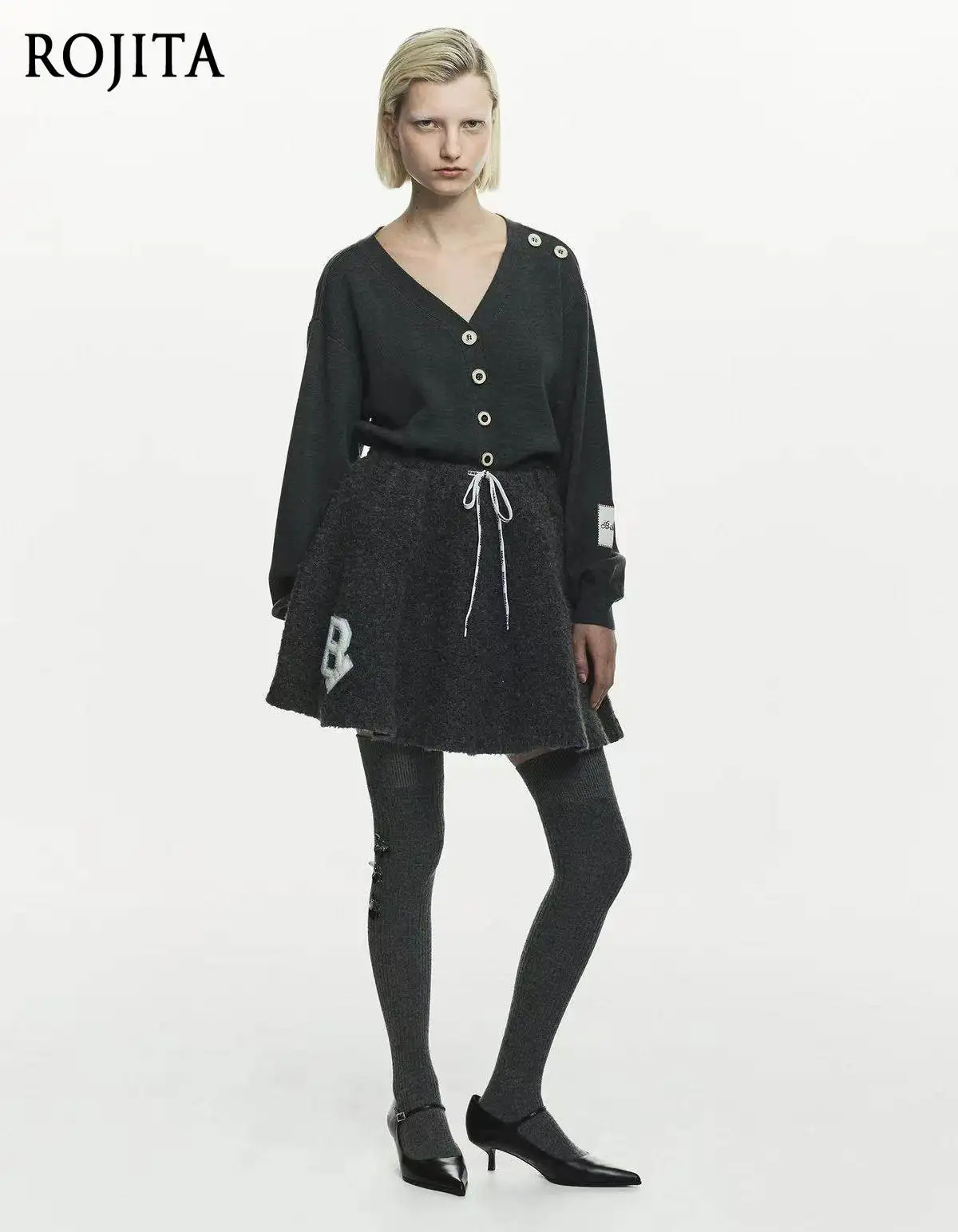 

2026 Весенний новый бежевый однобортный кардиган с v-образным вырезом и длинными рукавами, повседневный свободный вязаный кардиган в японском стиле