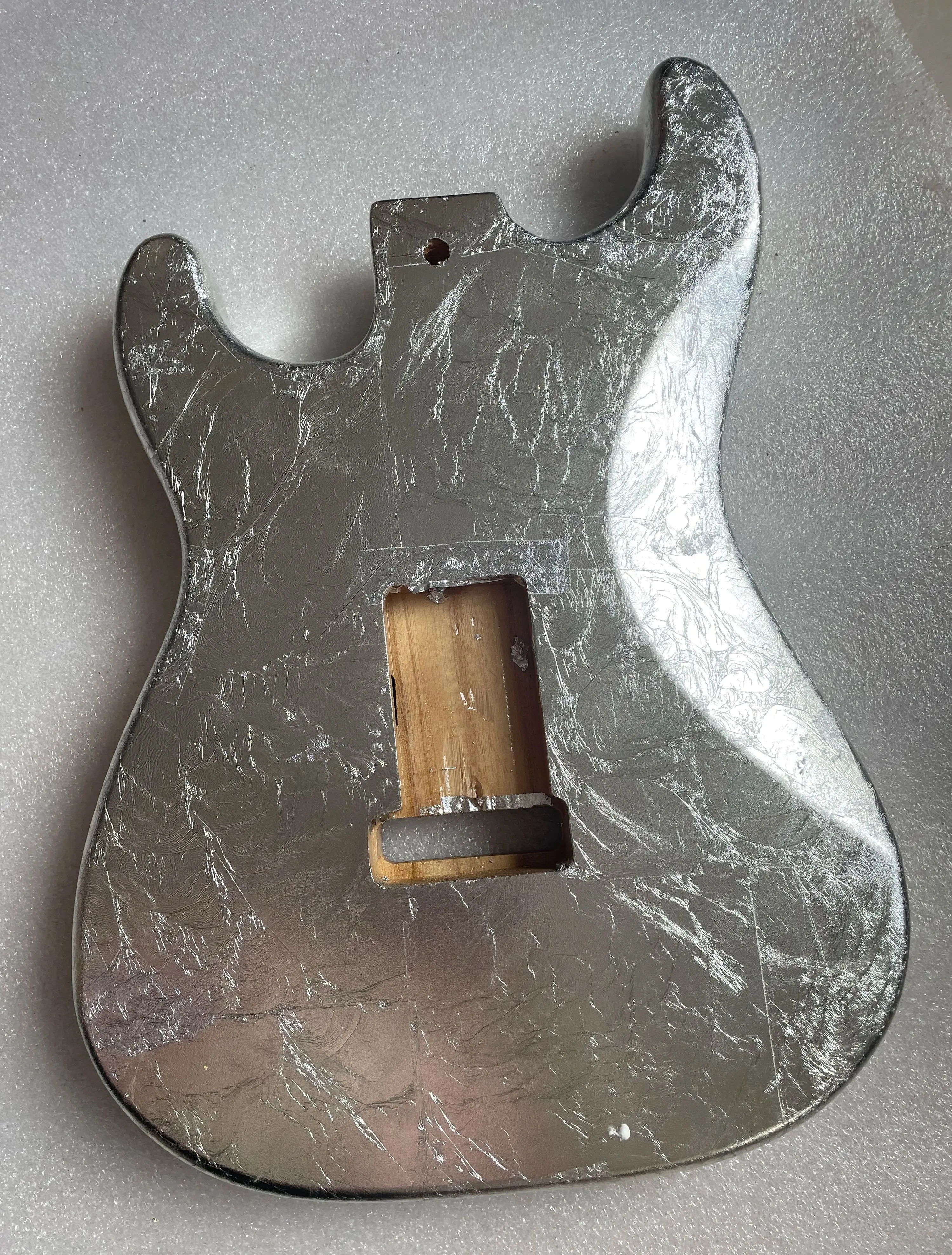 Personalizado st guitarra elétrica corpo paulownia único prata fiol dourado coberto com tinta transparente hsh livre diy barril