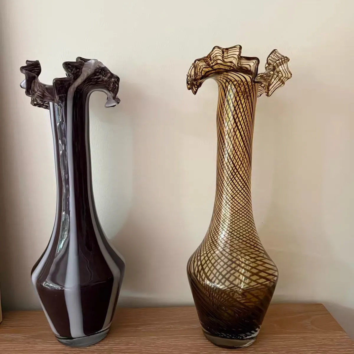 Factory Direct 2026 Medieval style niche art design sense large floor-to-ceiling high glass slender neck hydroponic flower arran