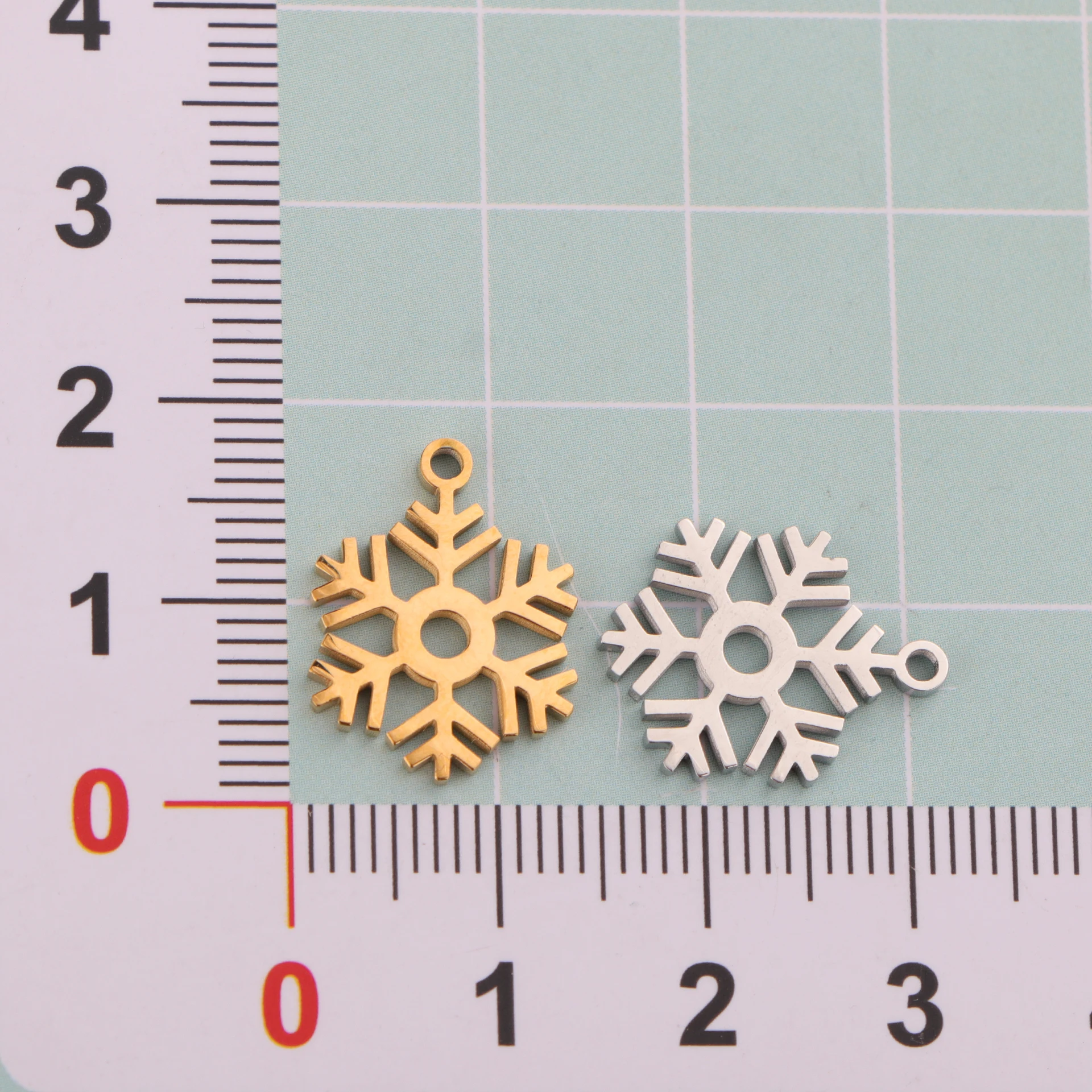 10 قطعة/الوحدة مرآة مصقولة الفولاذ المقاوم للصدأ عيد الميلاد موضوع السحر ندفة الثلج جارلاند جرس الجوارب قبعة المعلقات DIY بها بنفسك صنع المجوهرات