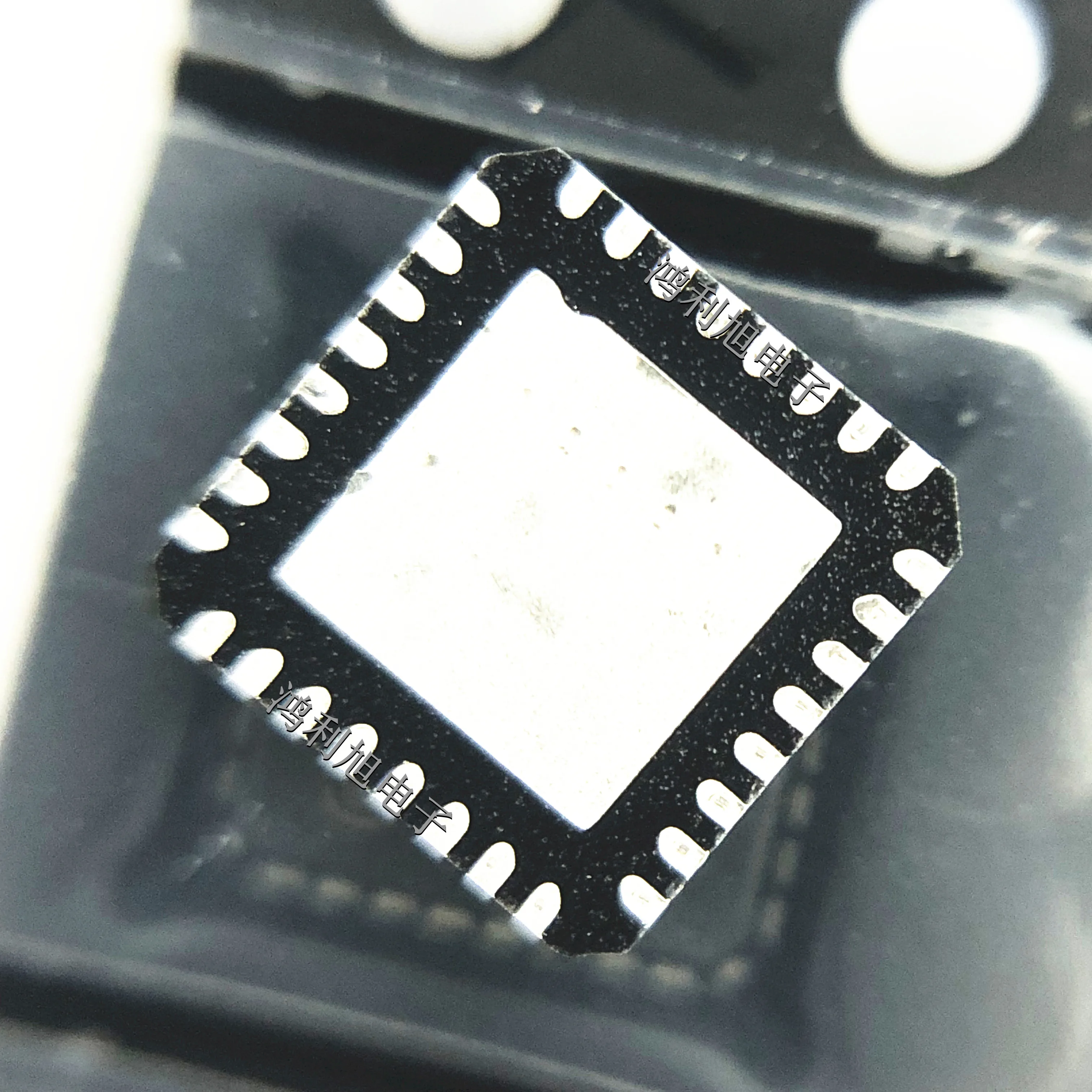 5PCS/Lot USB3340-EZK-TR MARKING:USB3340 USB Transceiver 1TR 32-Pin VQFN EP T/R